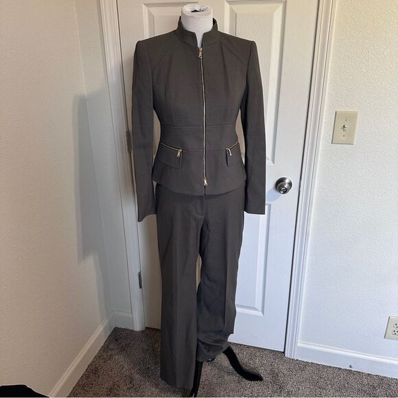 Anne Klein Olive Army Green Stretch 2pc Pant Suit Size 4P - Picture 2 of 10